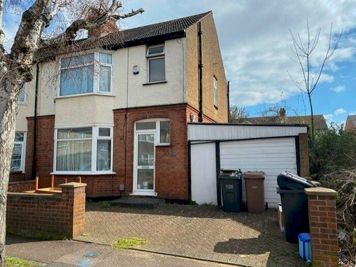 3 Bedroom Semi-Detached House To Rent In Fitzroy Avenue, Luton, LU3