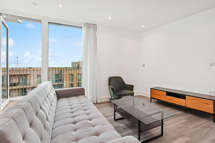 2 Bedroom Flat To Rent In Alwyne Court, Garnet Place, West Drayton, UB7