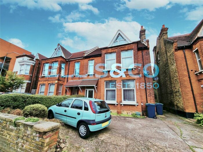 3 Bedroom Flat To Rent In Kenton Road, Harrow, Middlesex HA1