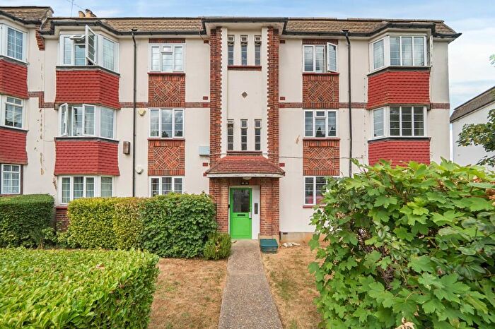 2 Bedroom Flat To Rent In Amblecote Road London, SE12