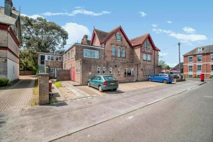 2 Bedroom Flat To Rent In Carlton Road North, Weymouth, DT4