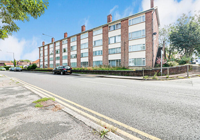 2 Bedroom Flat For Sale In Southend Road, Stanford-le-hope, SS17