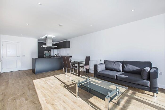 3 Bedroom Apartment To Rent In Lindfield Street London, E14