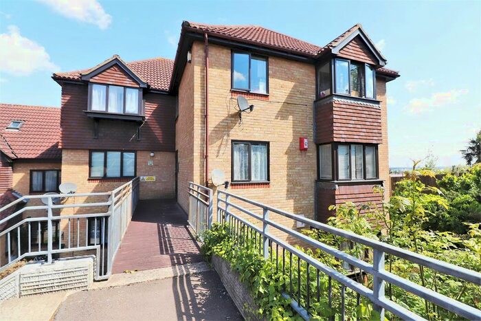 2 Bedroom Flat To Rent In Hattersfield Close, Belvedere, DA17