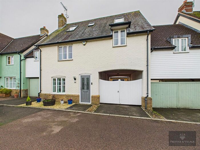 4 Bedroom Link Detached House For Sale In Allen Way, Springfield, Chelmsford, CM2
