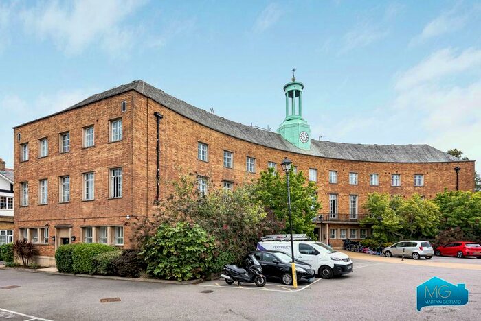 2 Bedroom Flat To Rent In Constable Close, Friern Barnet, London, N11