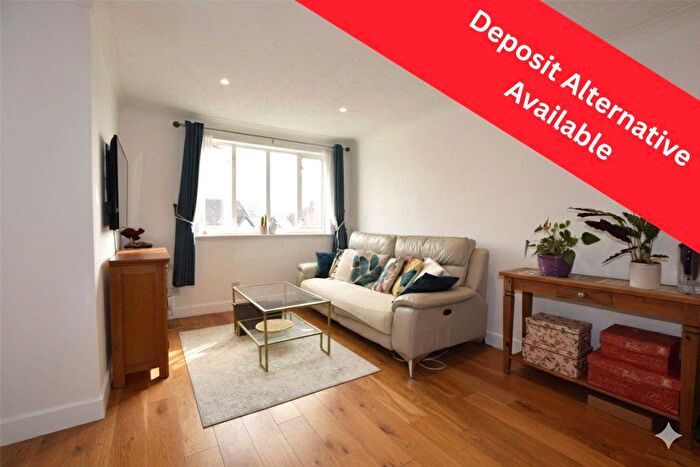 1 Bedroom Flat To Rent In Grove Road, Romford, RM6