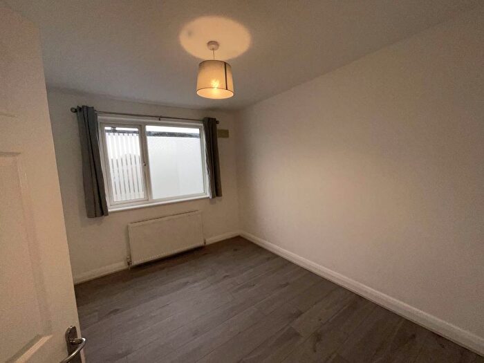 2 Bedroom Flat To Rent In Brooklyn Court, Loughton, Essex, IG10