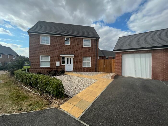 3 Bedroom Detached House To Rent In Shuttle Crescent, Andover, Hampshire, SP11