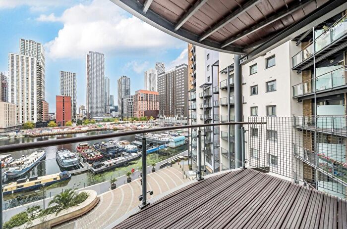 2 Bedroom Flat For Sale In Boardwalk Place, London, E14