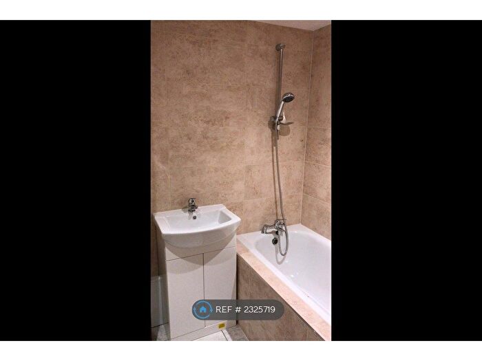 1 Bedroom Flat To Rent In The Q Building, London, E15