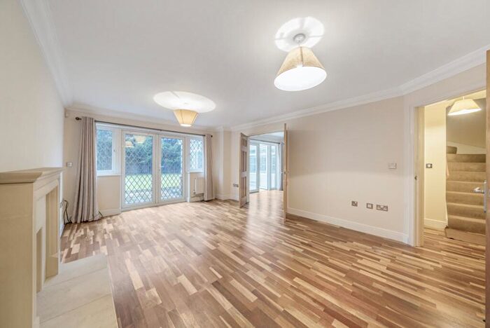 5 Bedroom House To Rent In Ridgemead Close, Southgate, London, N14