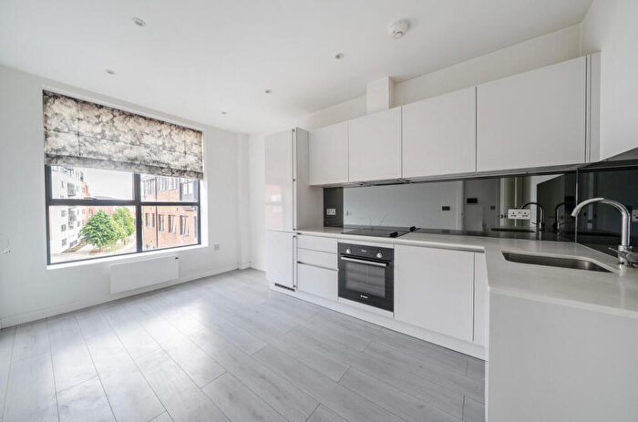 1 Bedroom Flat For Sale In London Road, Camberley, Surrey, GU15