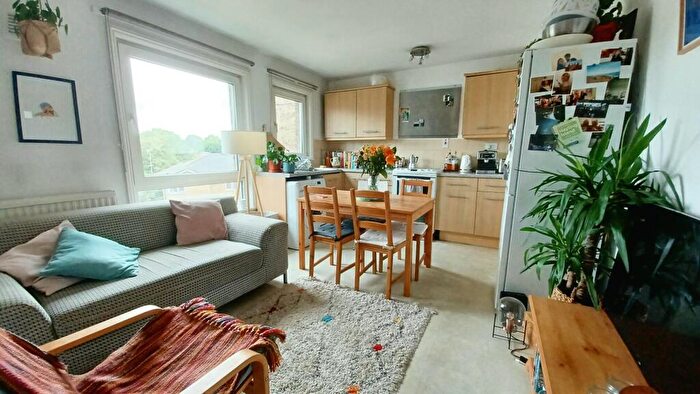 3 Bedroom Flat To Rent In Salisbury House - Highbury Corner, Islington, N5
