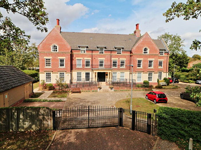 1 Bedroom Apartment For Sale In Cemetery Road, St Neots, PE19