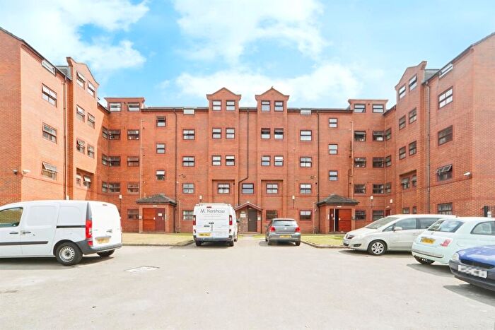 3 Bedroom Flat To Rent In Belle Vue Road, Leeds, LS3