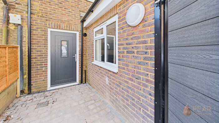 2 Bedroom House For Sale In Station Road, Burgess Hill, RH15