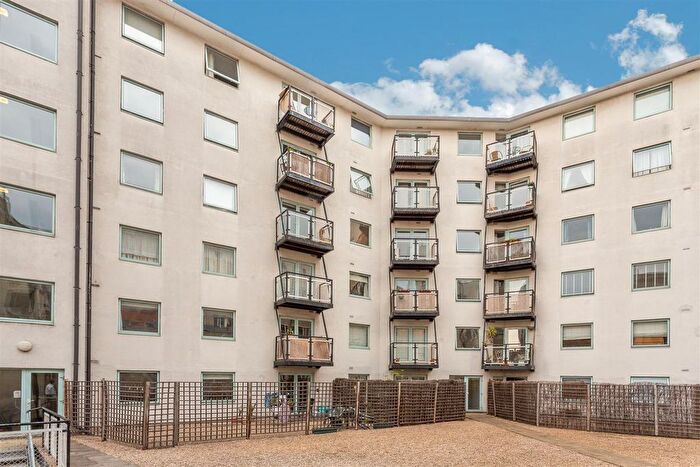 3 Bedroom Flat To Rent In Theatre Buildings, Bow, E3