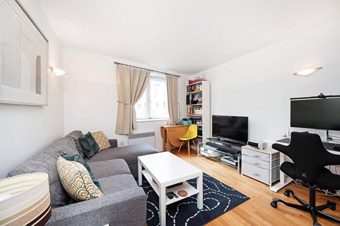 1 Bedroom Flat For Sale In Colefax Building, Aldgate, London, E1