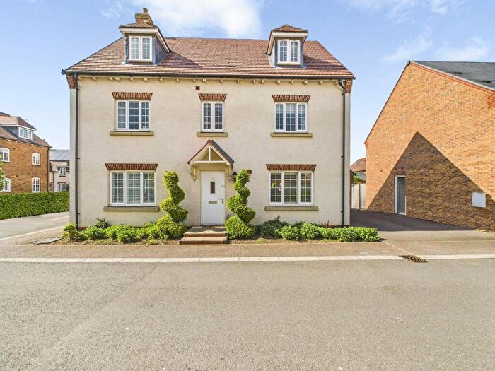 5 Bedroom Detached House For Sale In Cotts Field, Haddenham, HP17