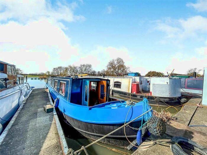 1 Bedroom House Boat For Sale In Banks End, Wyton, Huntingdon, Cambridgeshire, PE28