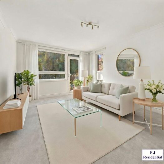 2 Bedroom Flat For Sale In Putney Hill, London, SW15