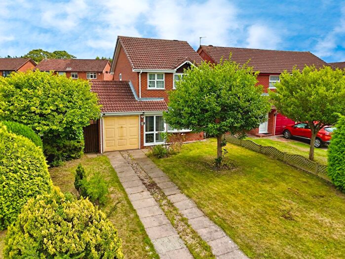 3 Bedroom Detached House For Sale In Gatcombe Close, Moseley Parklands, Wolverhampton, WV10