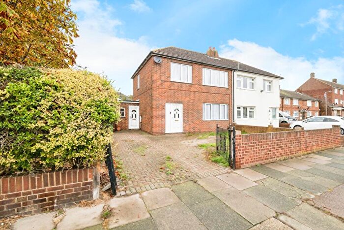3 Bedroom Semi-Detached House For Sale In Hall Road, Aveley, South Ockendon, Essex, RM15