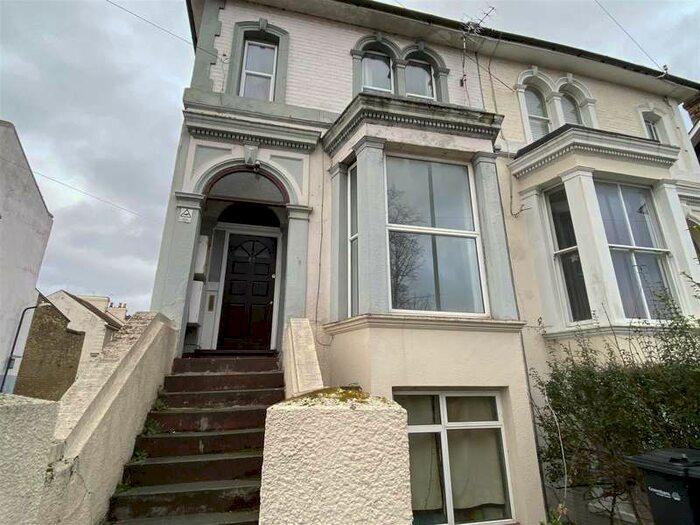 4 Bedroom Flat To Rent In Darnley Road, Gravesend, DA11