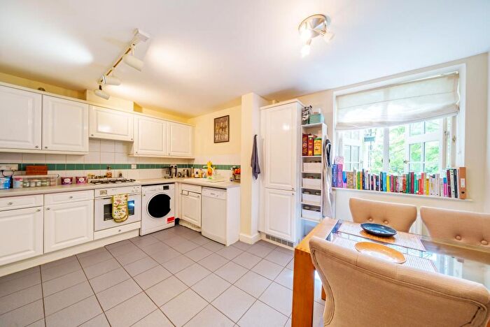 2 Bedroom Flat To Rent In Hampstead, London, NW11
