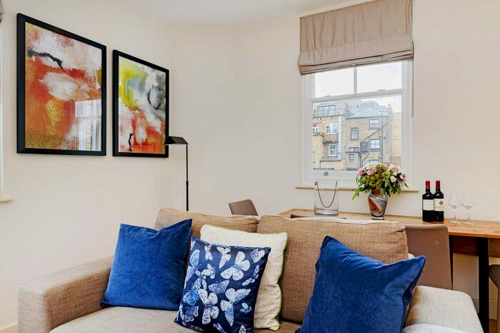 1 Bedroom Flat To Rent In Great Titchfield Street (), Fitzrovia, London, W1W