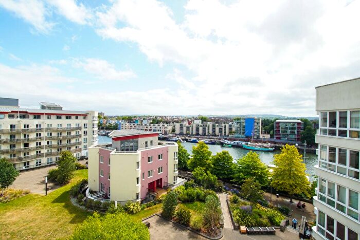 2 Bedroom Apartment To Rent In The Crescent, Harbourside, Bristol, BS1