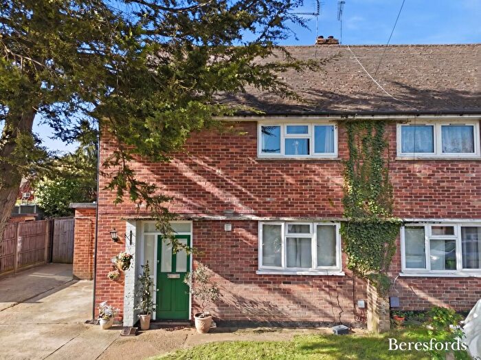 1 Bedroom Maisonette For Sale In Langham Crescent, Billericay, CM12