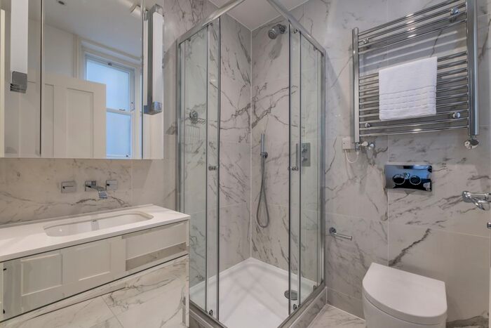 3 Bedroom Flat To Rent In King Street, London, W6