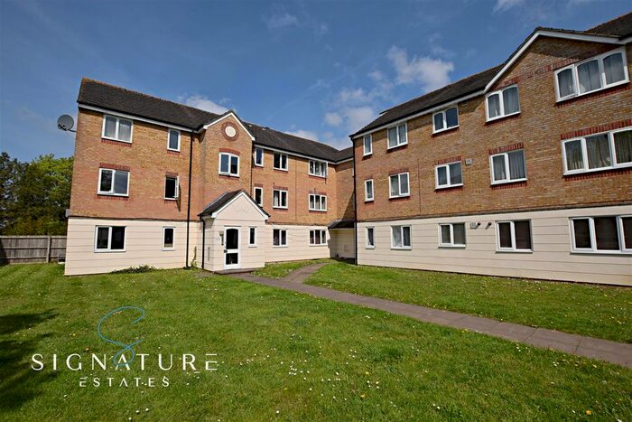2 Bedroom Flat To Rent In Scammell Way, Watford, WD18