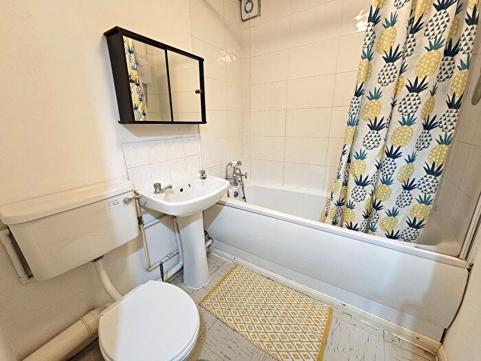 1 Bedroom Flat To Rent In Brindley Close, Wembley, HA0