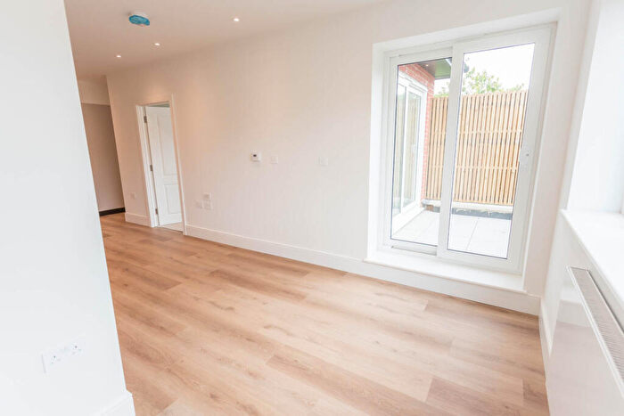 1 Bedroom Apartment For Sale In Highclere House, Kings Road, Sunninghill, Berkshire, SL5
