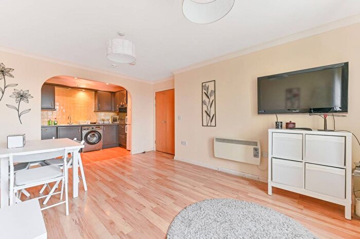 1 Bedroom Flat To Rent In London Road, Norbury, London, SW16