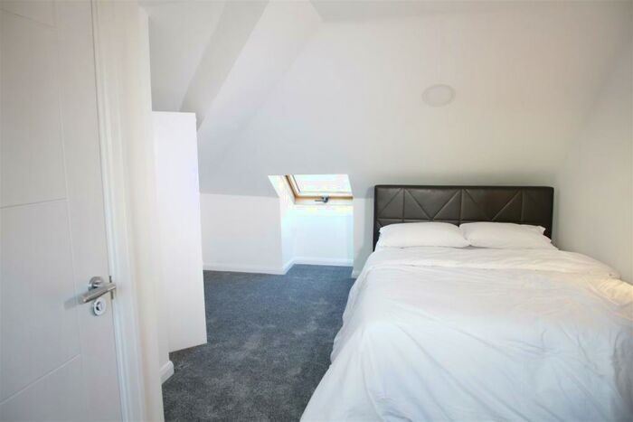 Studio To Rent In Craven Gardens, Barkingside, IG6
