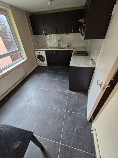 2 Bedroom Flat To Rent In (Some Bills Included) Stanswood Gardens, Camberwell (Zone ), London, SE5