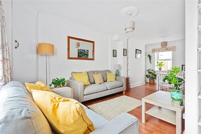 3 Bedroom Terraced House For Sale In St. Jude Street, London, N16