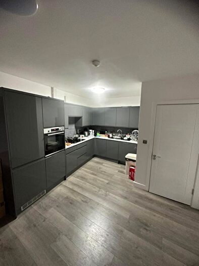 2 Bedroom Flat To Rent In Bow Road, Bow, Stratford, London, E3
