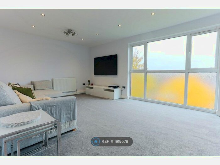 2 Bedroom Flat To Rent In Linden Lea, Watford, WD25