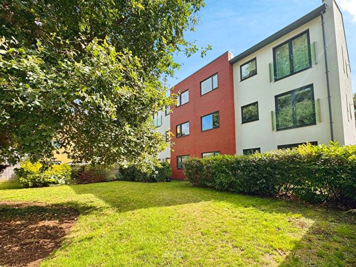 2 Bedroom Flat For Sale In The Chase, Topsham, EX3
