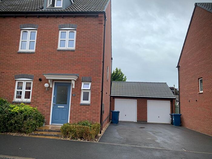 4 Bedroom Semi-Detached House To Rent In Autumn Close, West Bridgford, NG2