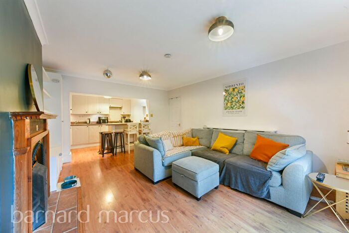 2 Bedroom Flat To Rent In Babington Road, London, SW16