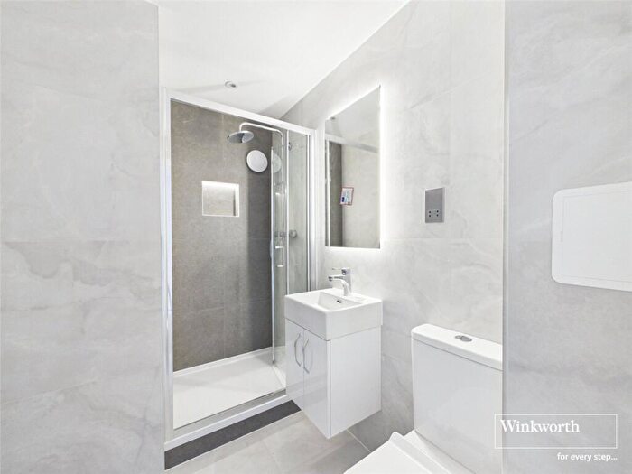 2 Bedroom Apartment To Rent In Greenham Road, Newbury, Berkshire, RG14