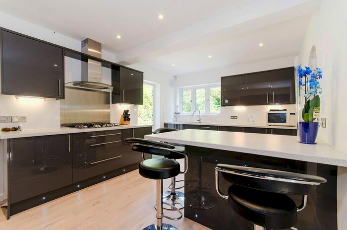 4 Bedroom Property To Rent In The Avenue, Hatch End, HA5