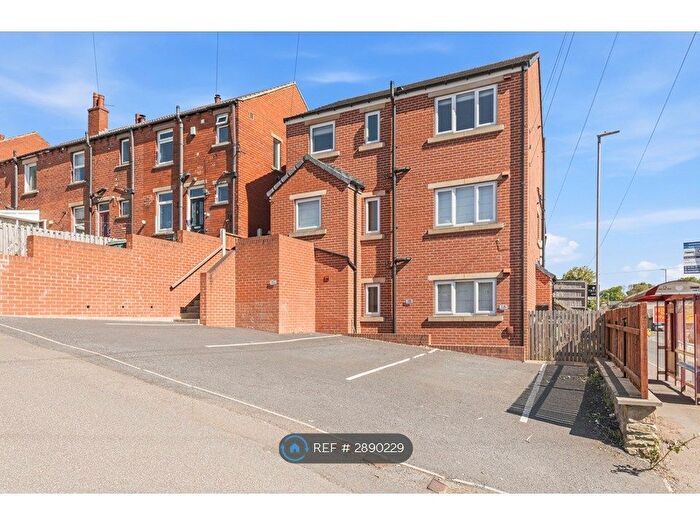 2 Bedroom Flat To Rent In Birstall, Batley, WF17