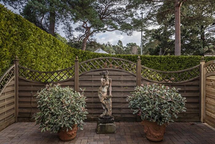 3 Bedroom Chalet To Rent In Canford Cliffs Road, Poole, BH13